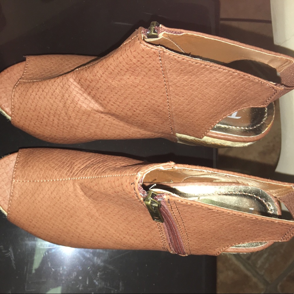 Cool Open Toe Booties - Picture 10 of 12